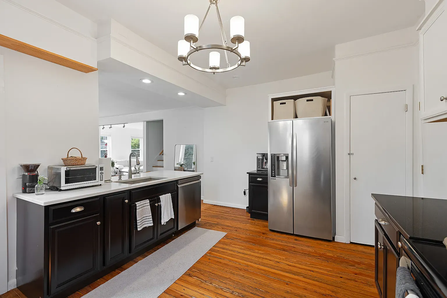 3 bed, 1800 sqft, $3,300 — Photo 4