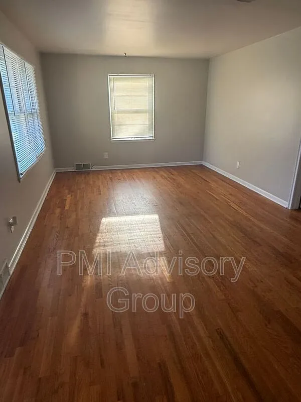 2 bed, 1.0 bath, 1119 sqft, $1,020 — Photo 3