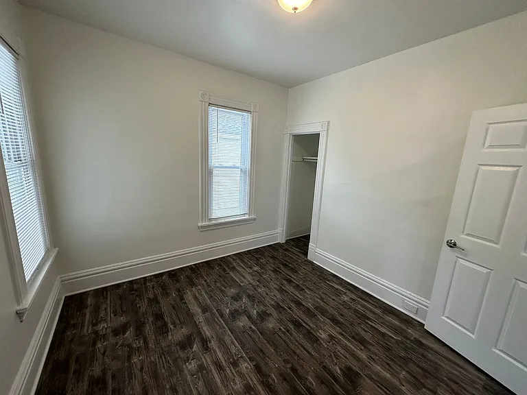 652 Chatham NW — Photo 17