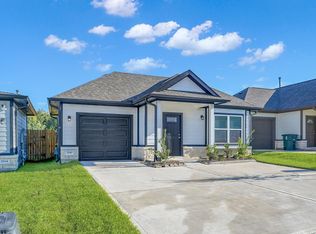 11809 E Gate Dr, Willis, TX 77378