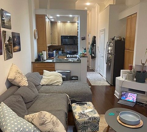 2nd image of 413 E 72nd St APT 3AD