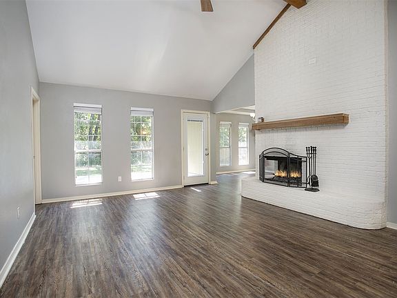 5th image of 916 Robin Ln