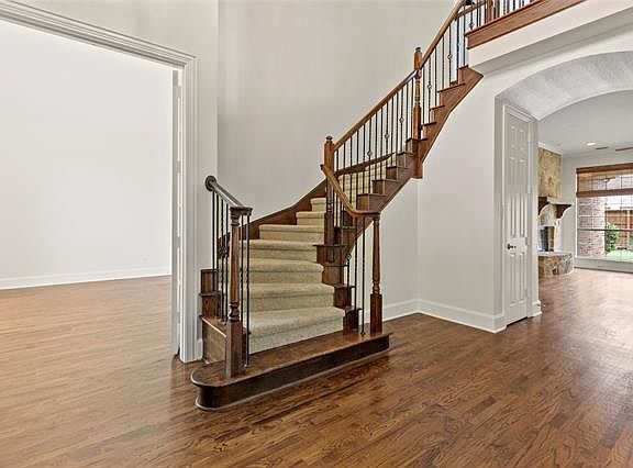 3rd image of 5850 Noble Oak Ln