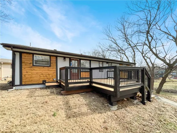 635 NW Shore Dr, Kansas City, MO 64151