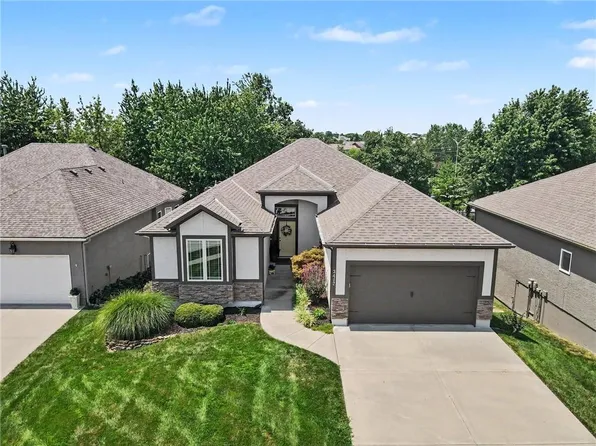 3412 SW Lois Ln, Lees Summit, MO 64082