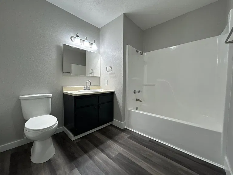 940 S 27th St — Photo 12