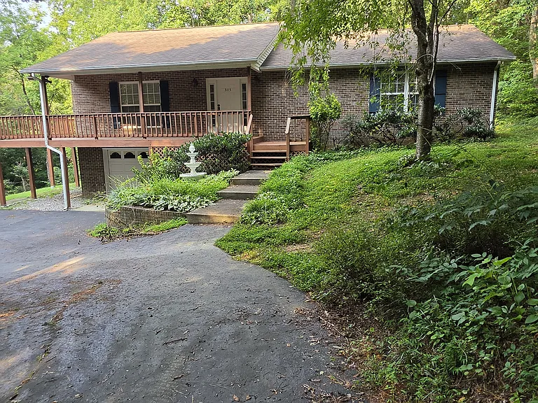 3115 Dogwood Ln — Photo 1