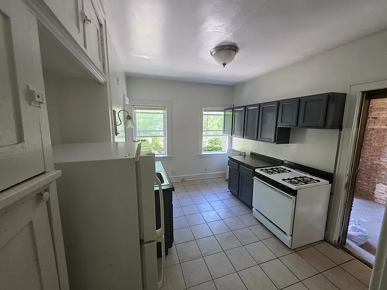 2528 N Maryland Ave #2 — Photo 7