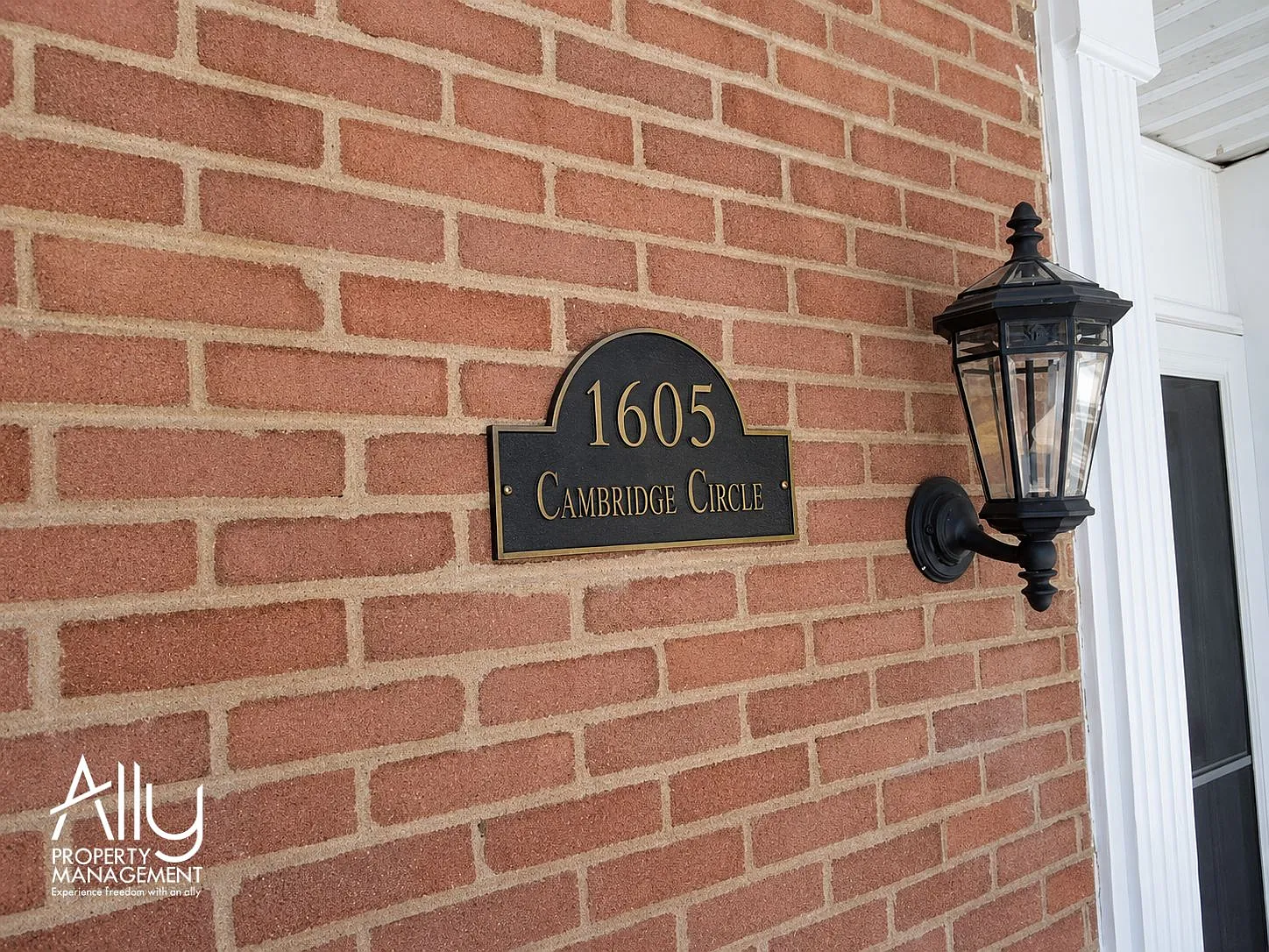 1605 Cambridge Circle - 1 — Photo 2