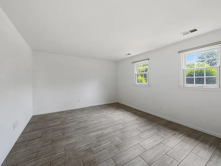 905 Carole Ct SE — Photo 16