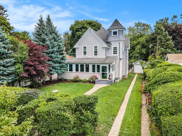 322 N Shore Dr, South Haven, MI 49090