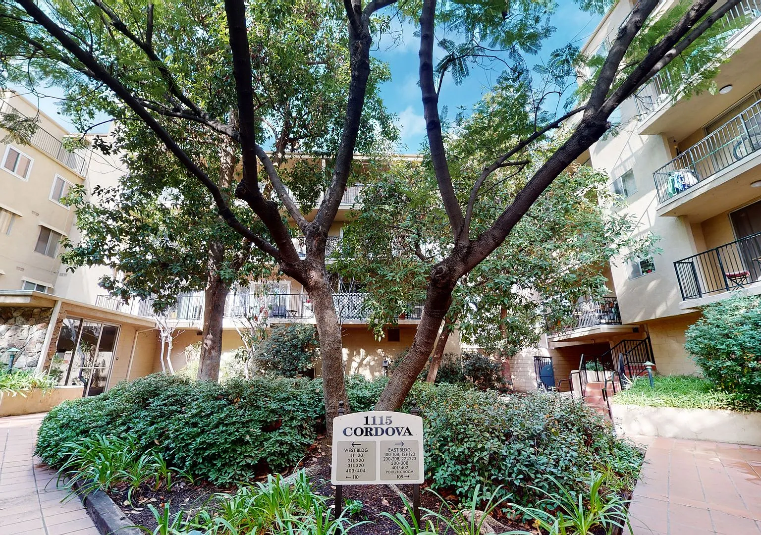 Beautiful, Centrally Located, 1 Bedroom 1 Bath Condo in Pasadena with Parking — Photo 1
