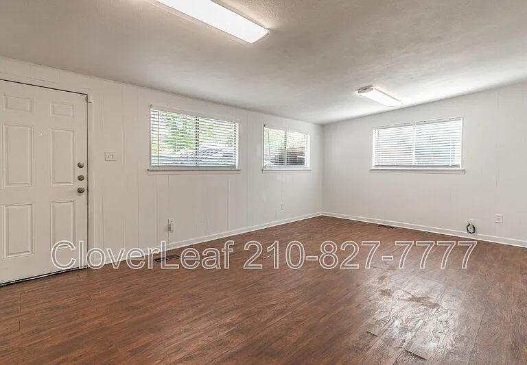 323 Barrera St — Photo 17