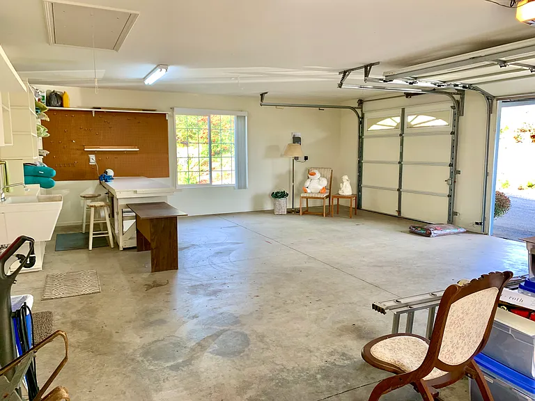 2-1/2 car garage
