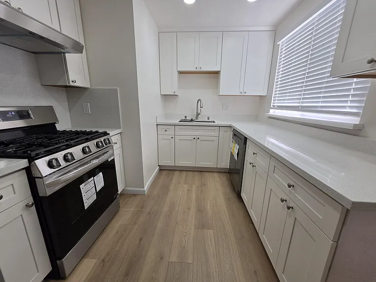 1086 Mersey Ave — Photo 14