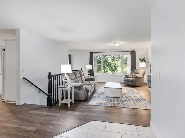 3102 8th Ave NW, Faribault, MN 55021