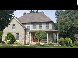 2637 E Square Lake Rd, Troy, MI 48085