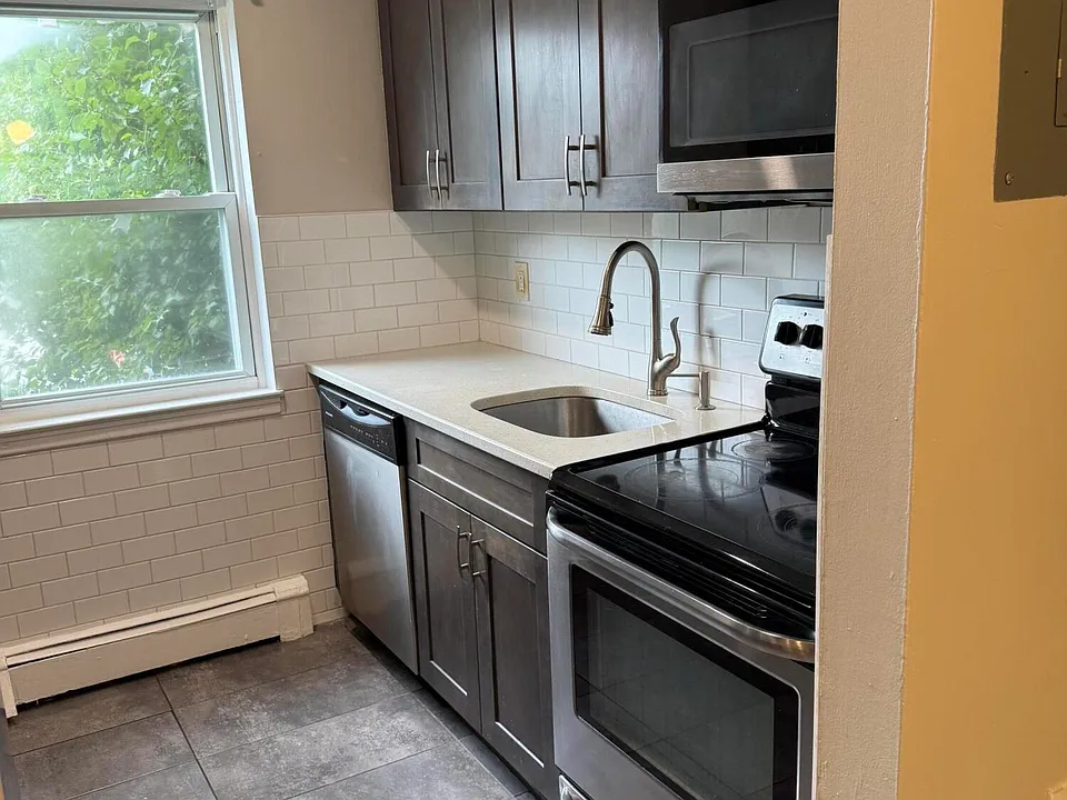 289 Main St #10E