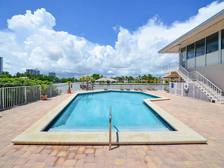 3161 S Ocean Dr — Photo 23