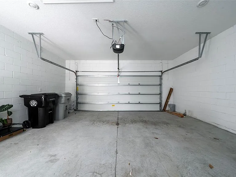 4132 Jespersen St — Photo 26