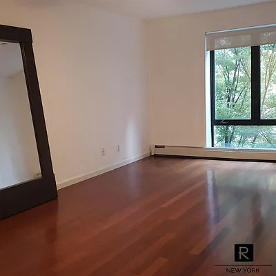 Rented by R New York | media 12