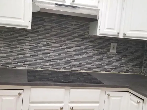 808 Maple Ln, Aston, PA 19014