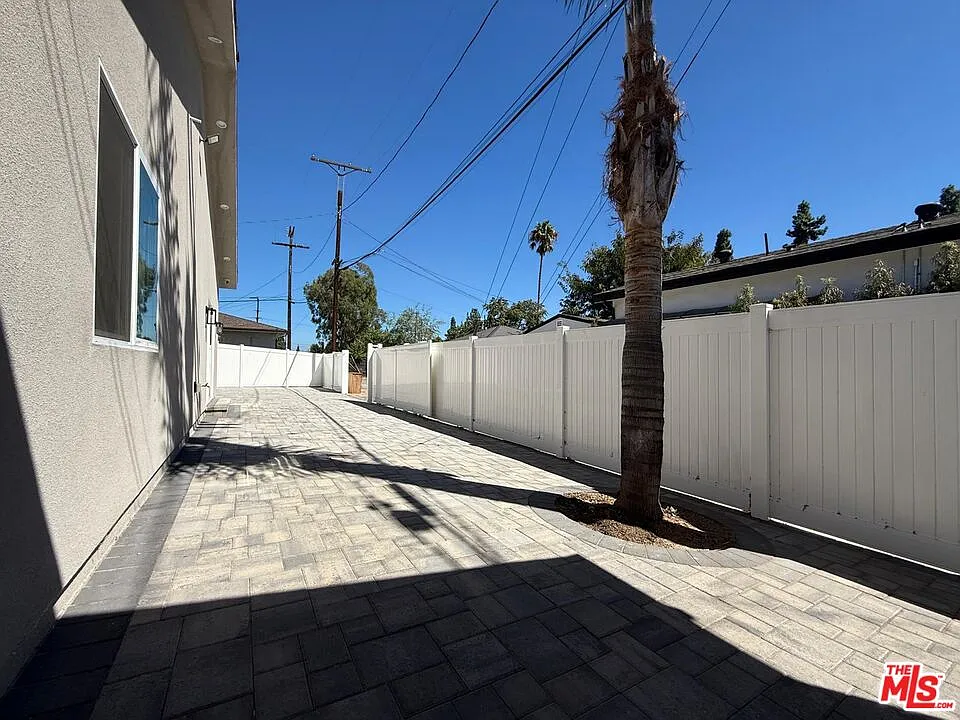 3 bed, 2.0 bath, 1200 sqft, $4,500 — Photo 2