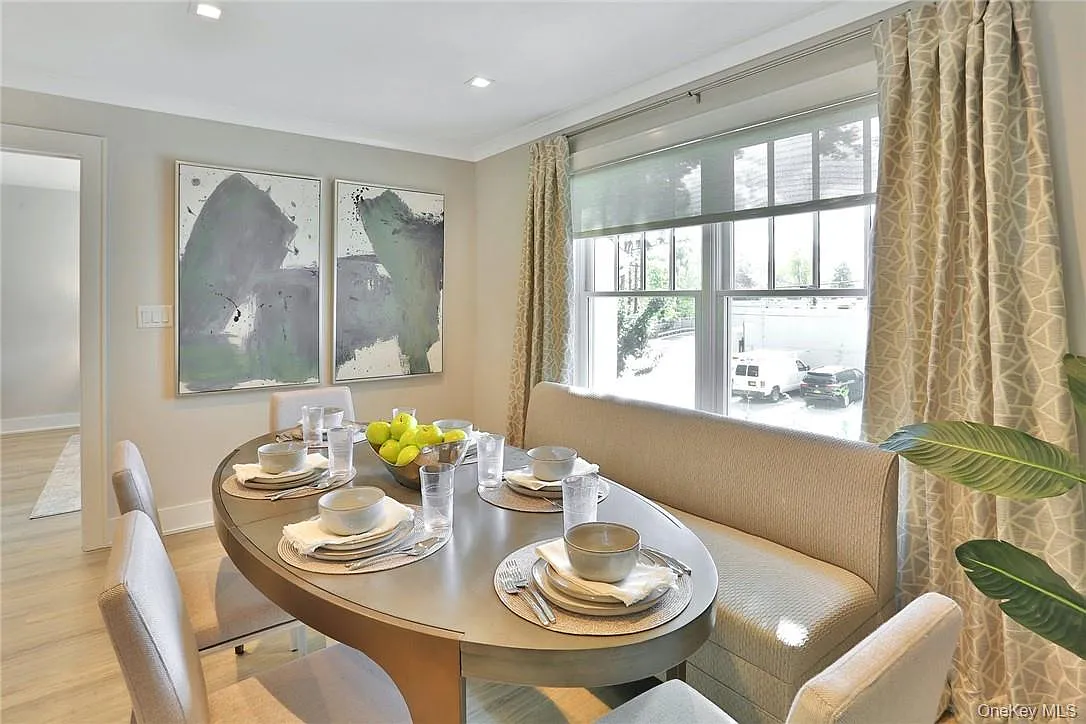 2 bed, 2.0 bath, 1000 sqft, $5,200 — Photo 4