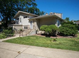 2525 Gayle Ct, Glenview, IL 60025