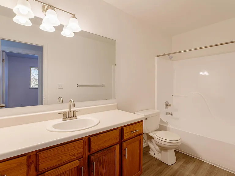 North Russell Apts-1650 N Russell — Photo 35