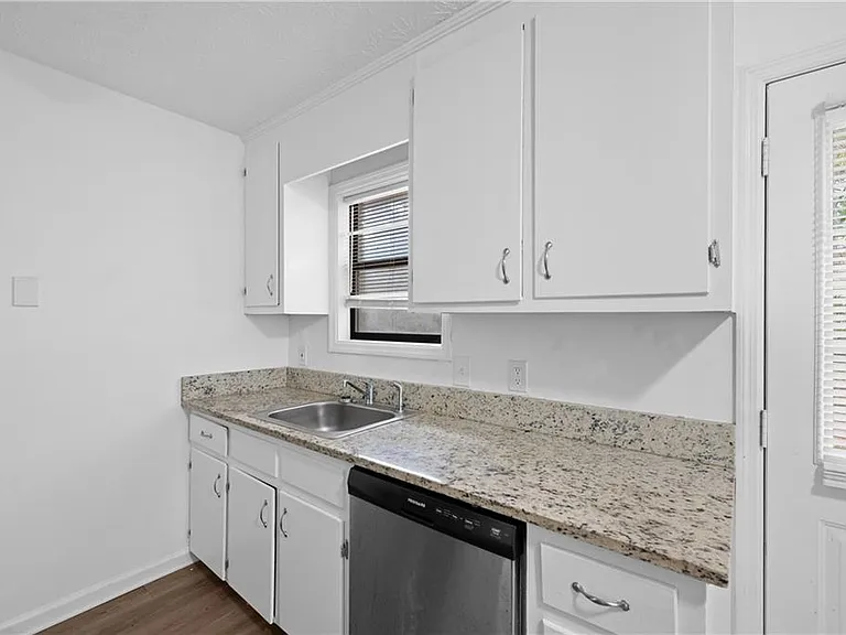1012 Davis St #12 — Photo 9