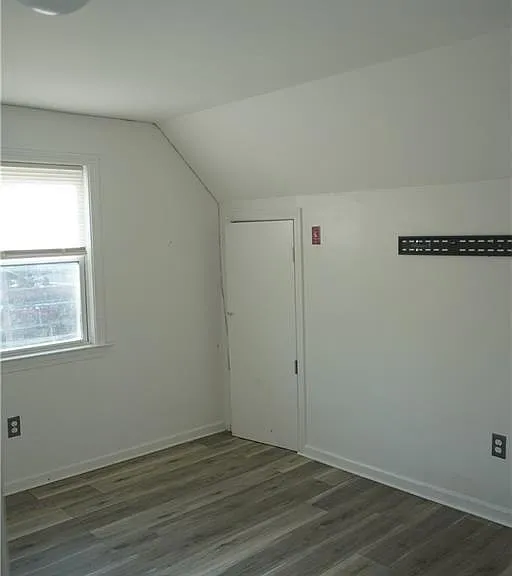 541 Whalley Ave — Photo 9