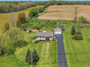 11975 Platten Rd, Lyndonville, NY 14098