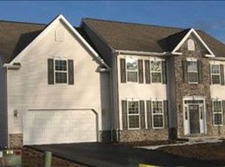 10 Larch Ln, Enola, PA 17025