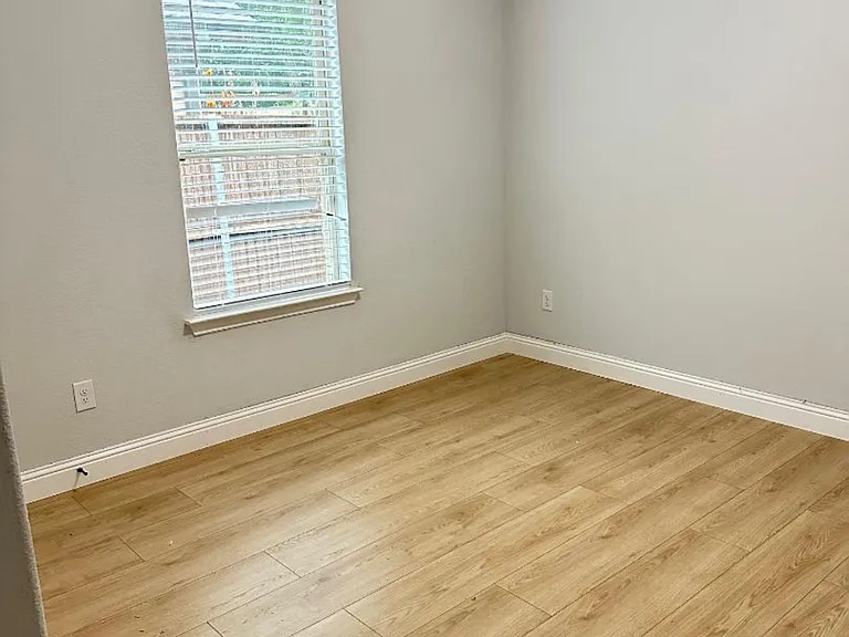 2117 Avenue B — Photo 19