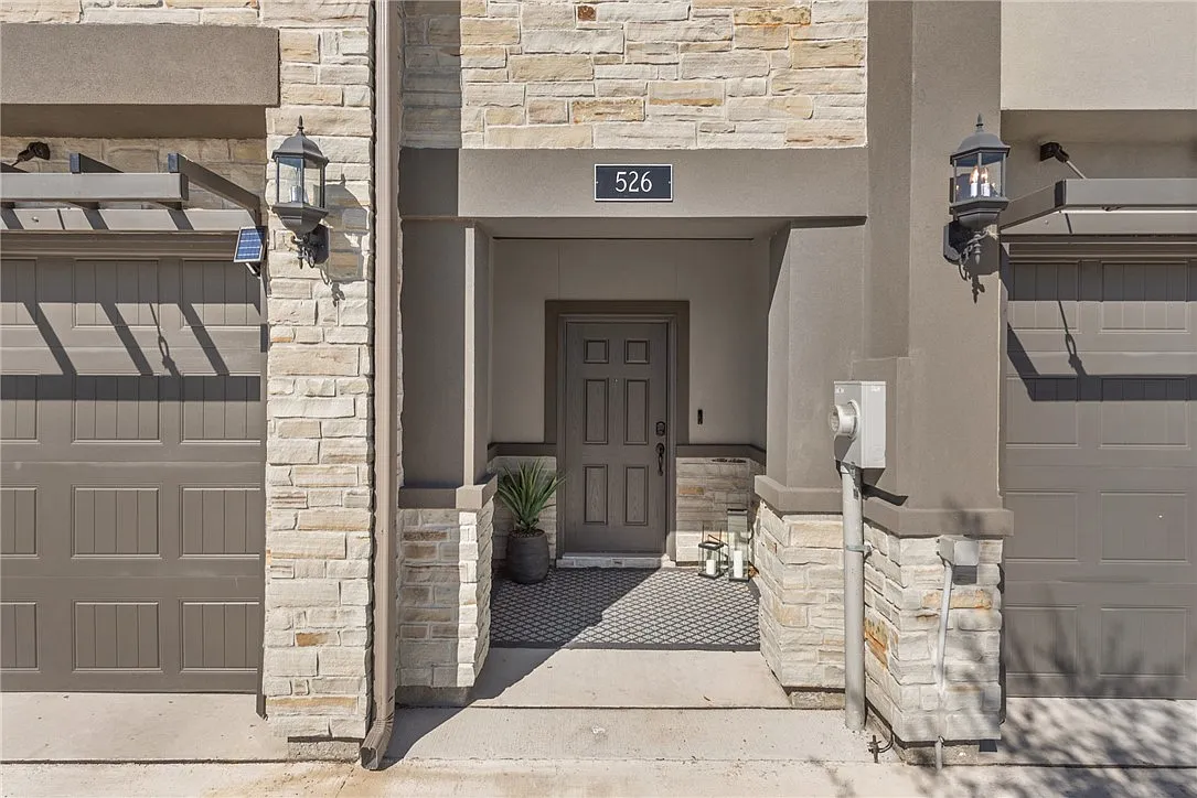 4 bed, 4.5 bath, 1908 sqft, $3,000 — Photo 3