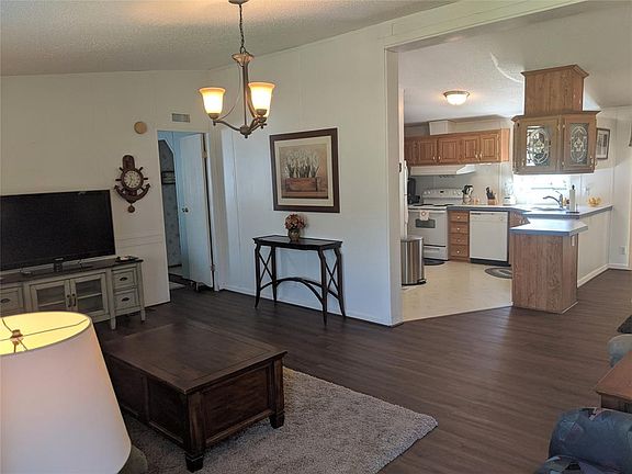 5th image of 81 Hilltop Dr