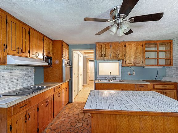 2nd image of 146 Davis Dr