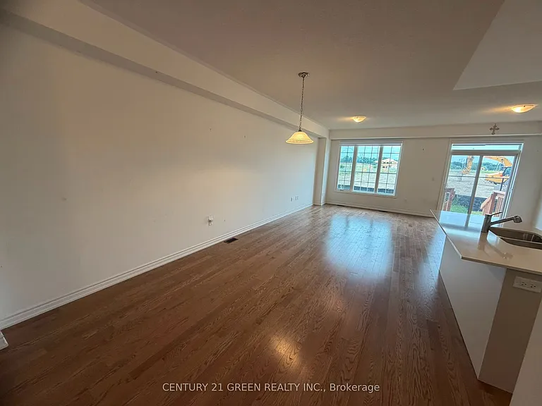 6 Reigate Ave — Photo 9