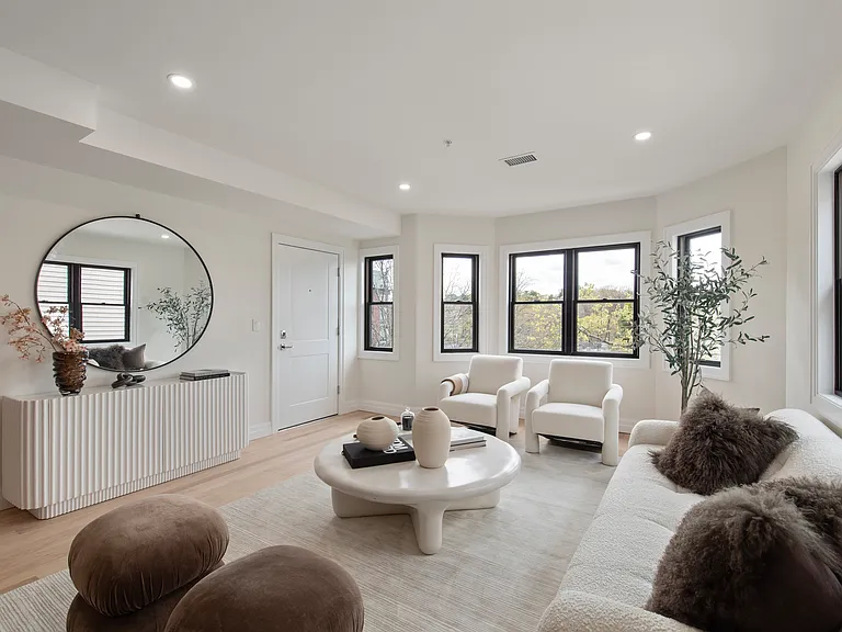 72 Hyde Park Ave #5 — Photo 2
