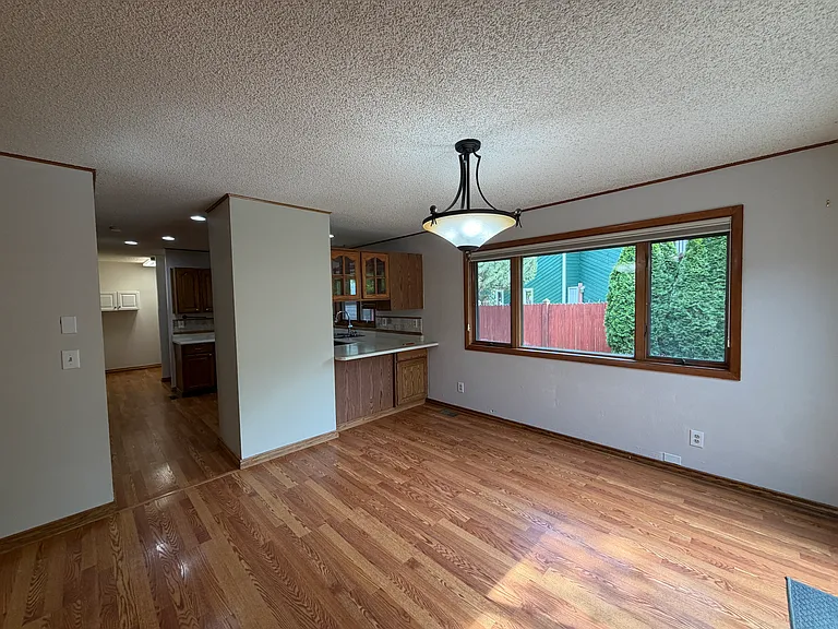 400 Fox Dr — Photo 3
