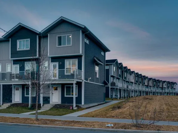 28 W Redstone Blvd NE, Calgary, AB T3N 0R5