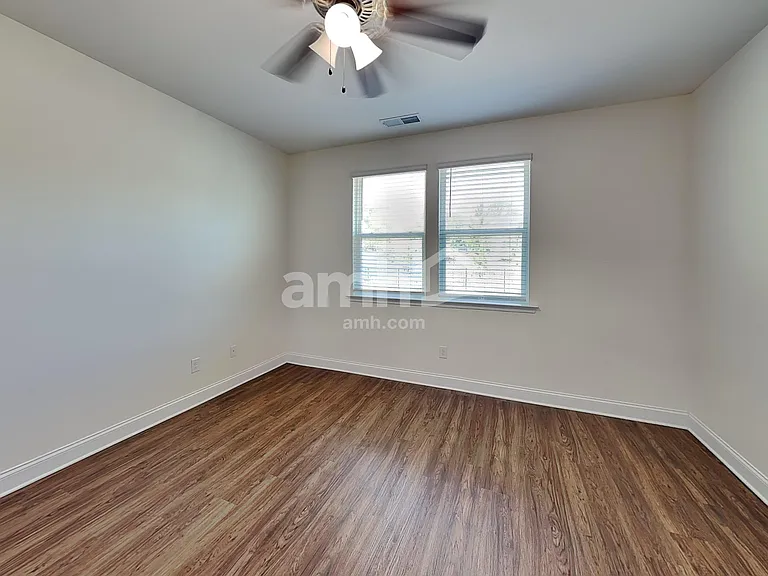 334 Elmhurst Dr — Photo 10