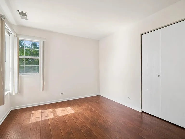 112 White Branch Ct — Photo 11