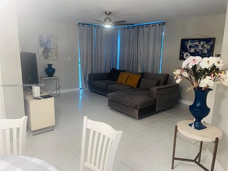10551 W Broward Blvd #111 — Photo 2