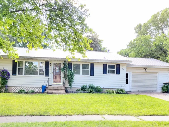 310 Prior St, Stewart, MN 55385