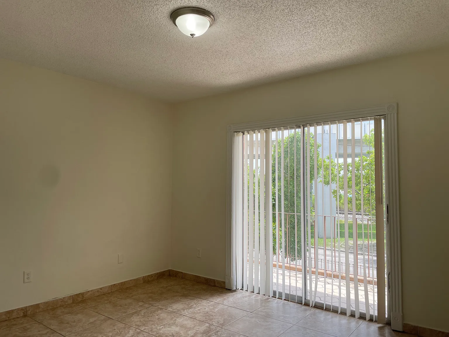 2 bed, 870 sqft, $2,000 — Photo 4