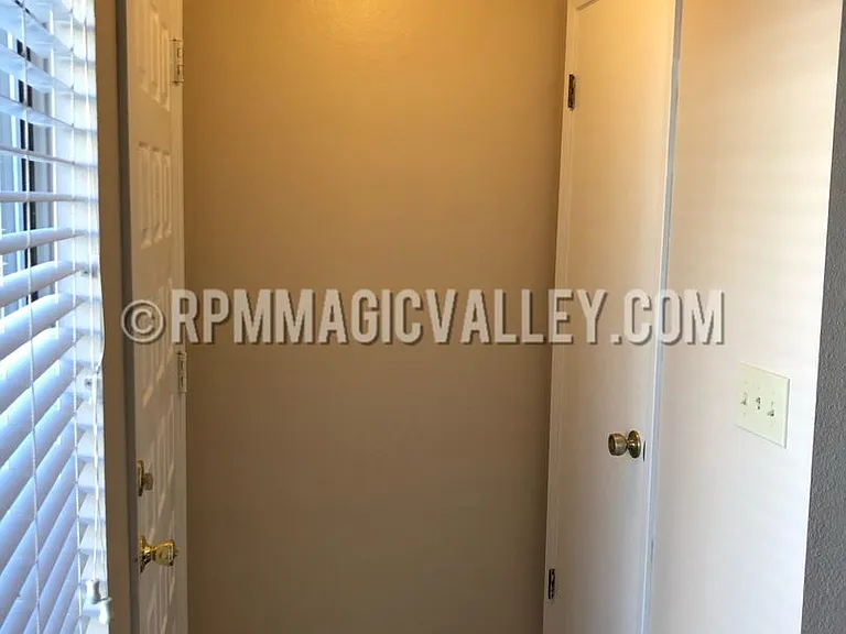 747 Meadows Dr #2 — Photo 33