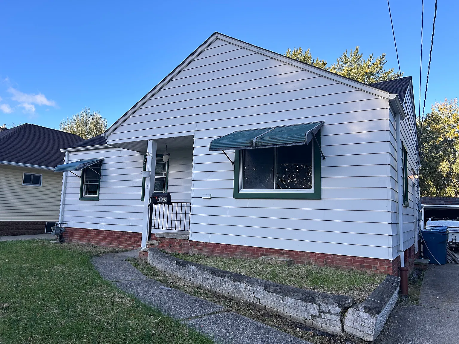 3 bed, 1100 sqft, $1,900 — Photo 1