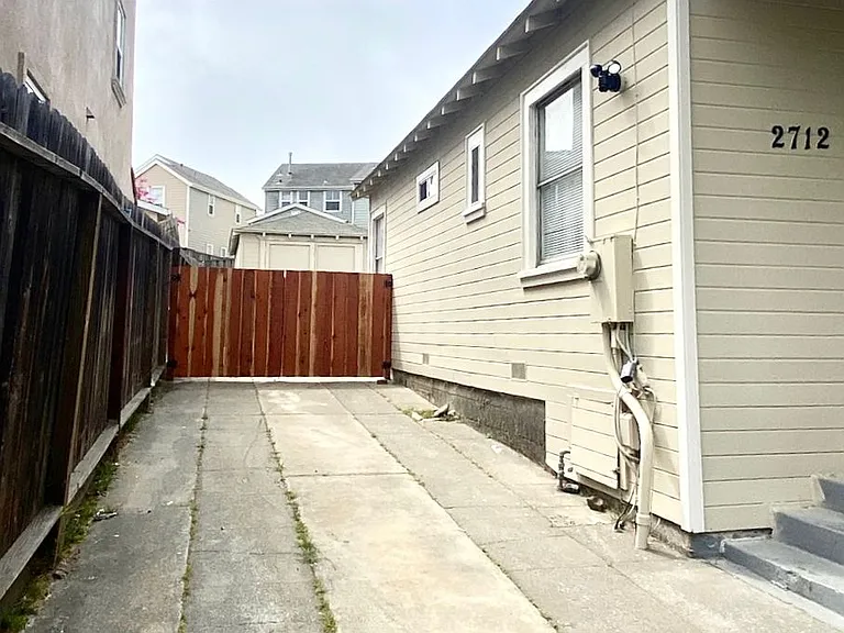 2712 Cutting Blvd — Photo 12
